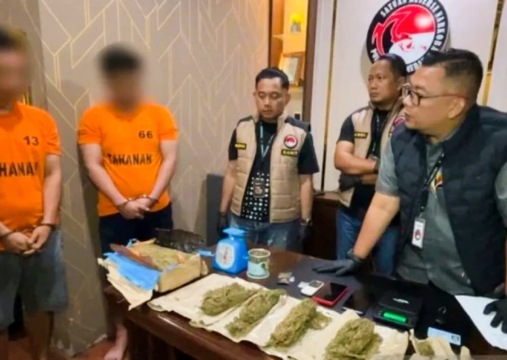 Polisi Ungkap Modus Jual Ganja dengan Lempar Paket dari Kos